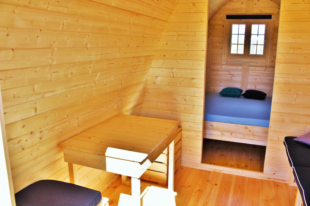 Standard Cottage, 1 Queen Bed, Shared Bathroom, Mountain View
