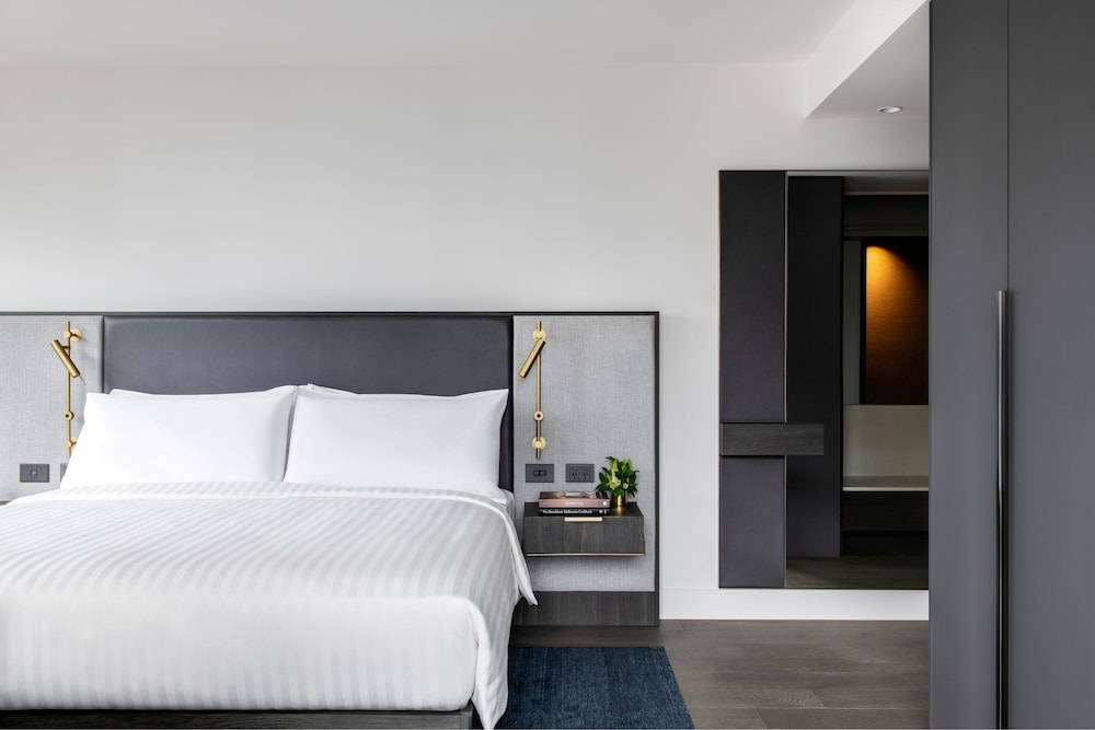 Club Room, 1 King Bed