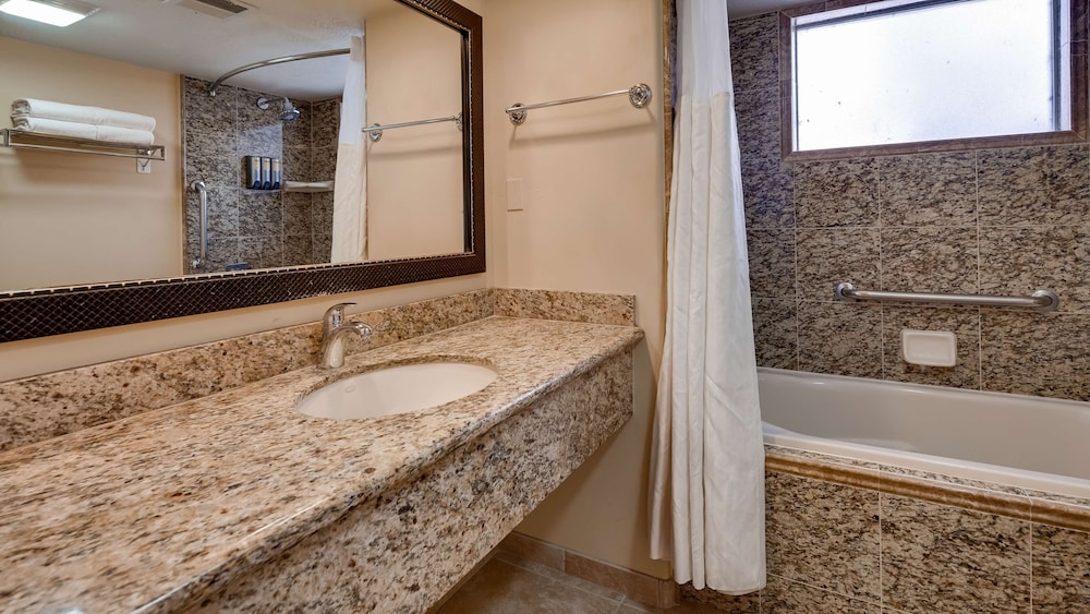 Suite, Multiple Beds, Non Smoking, Fireplace (with Sofabed) thumbnail 6