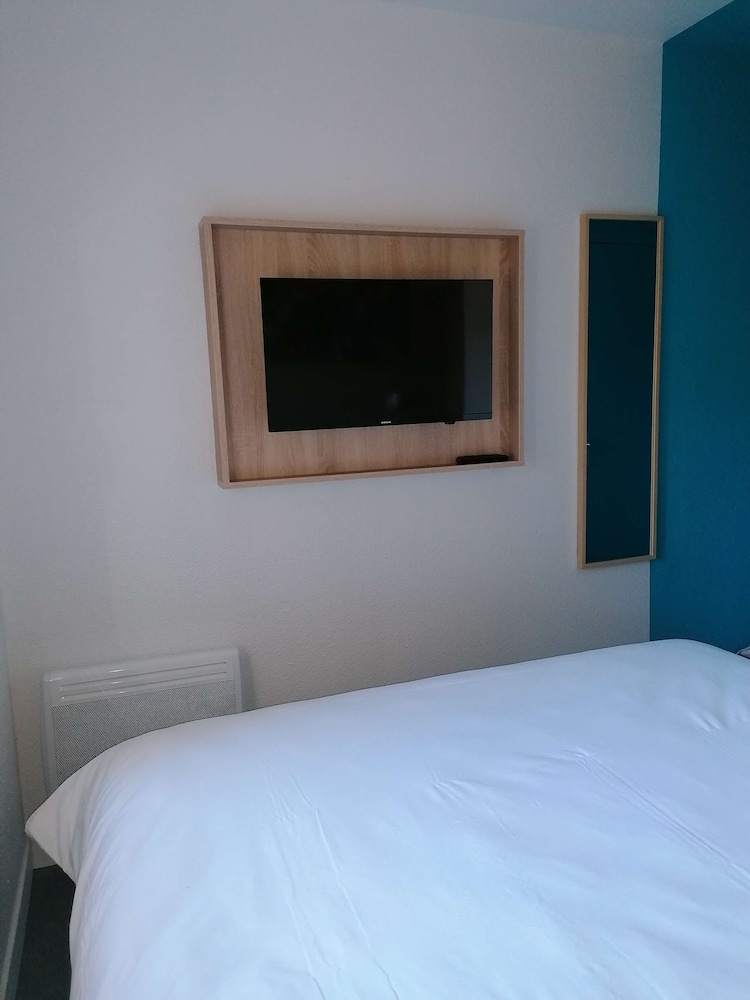 Standard Room, 2 Twin Beds - Photo 12