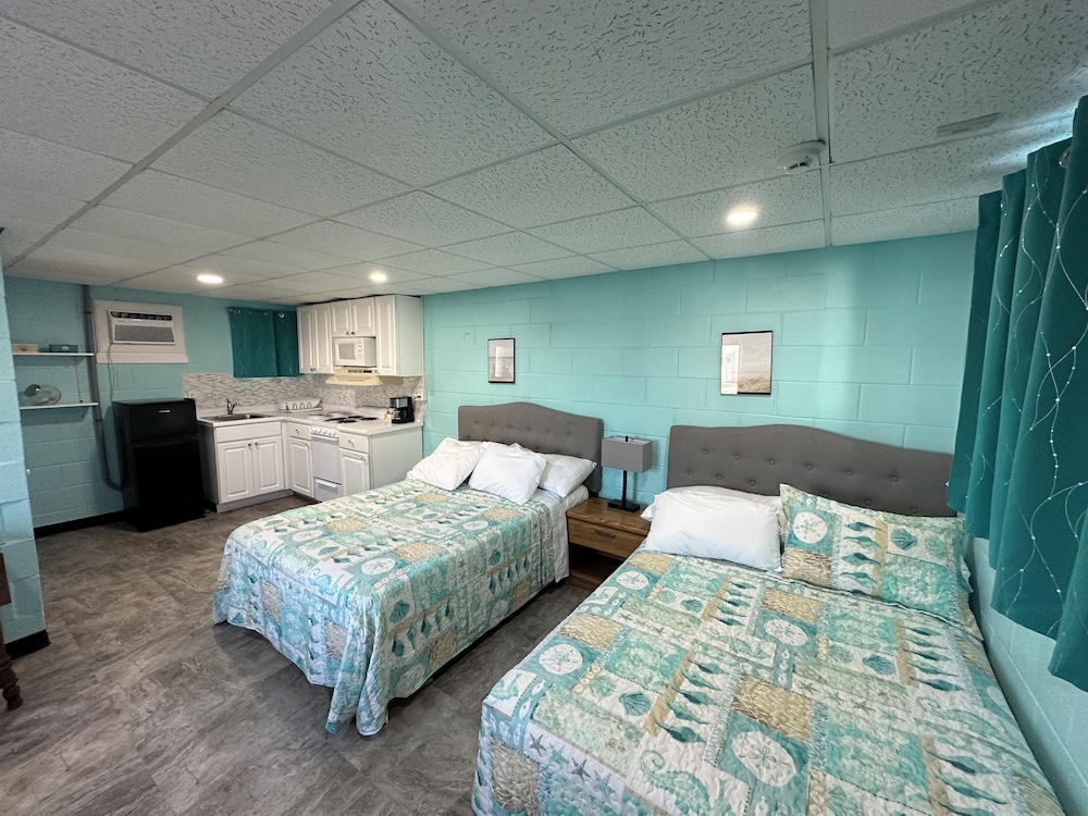 Double Queen Room with Kitchenette photo 3