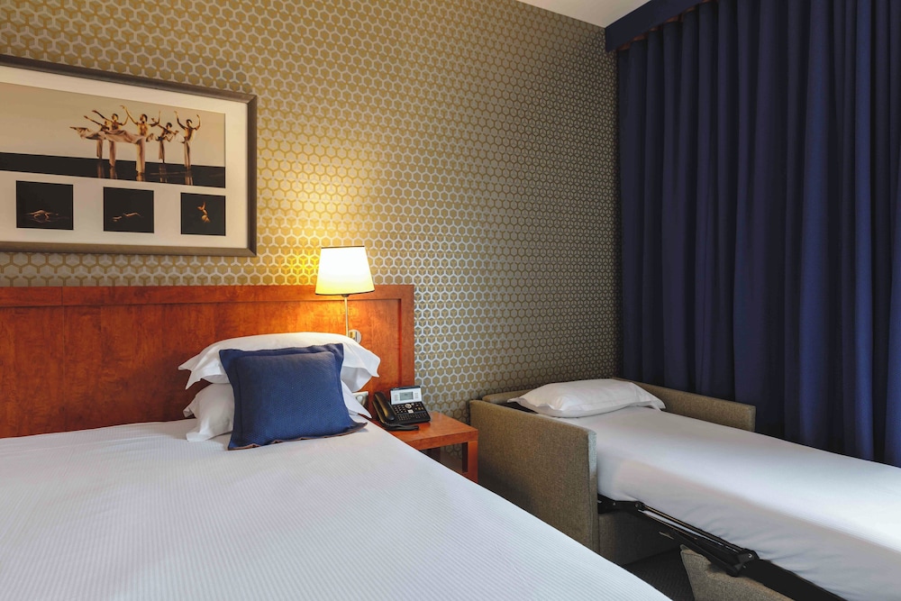 Premium Room, 1 Queen Bed with Sofa bed