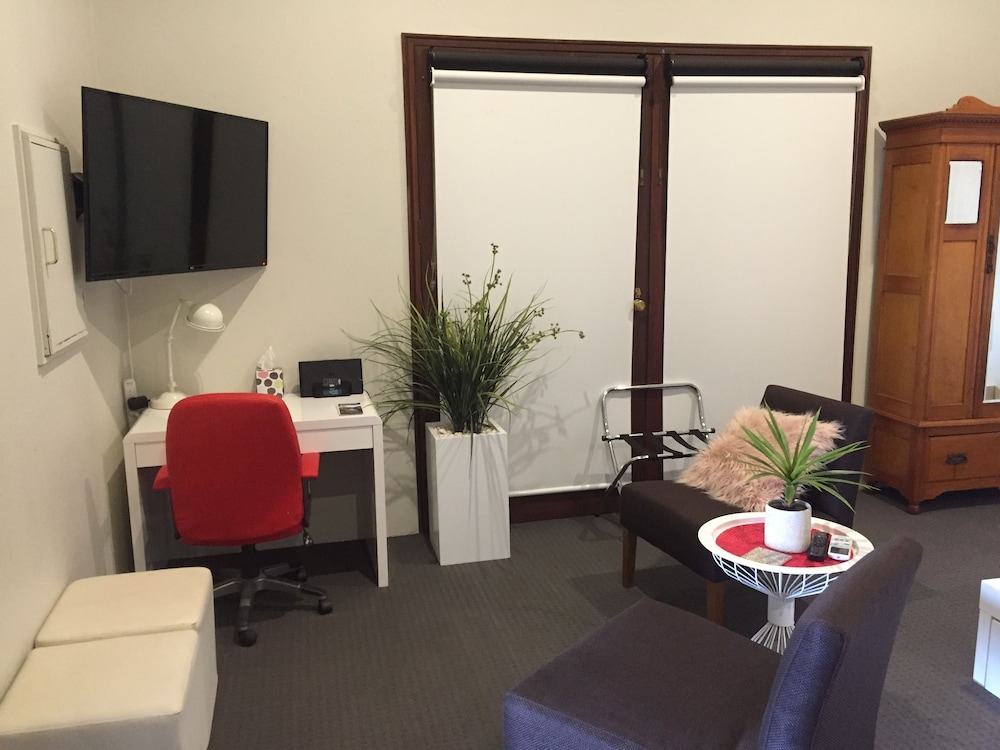 Deluxe Studio, Multiple Beds, Kitchen photo 3