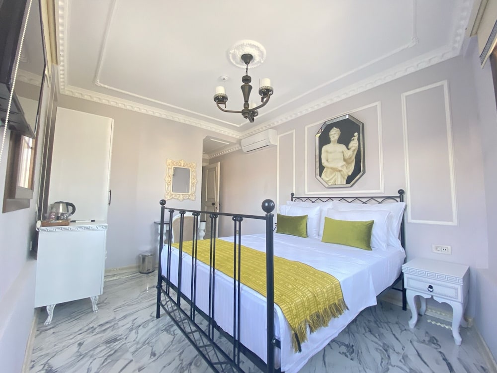 Standard Double Room - Photo 8