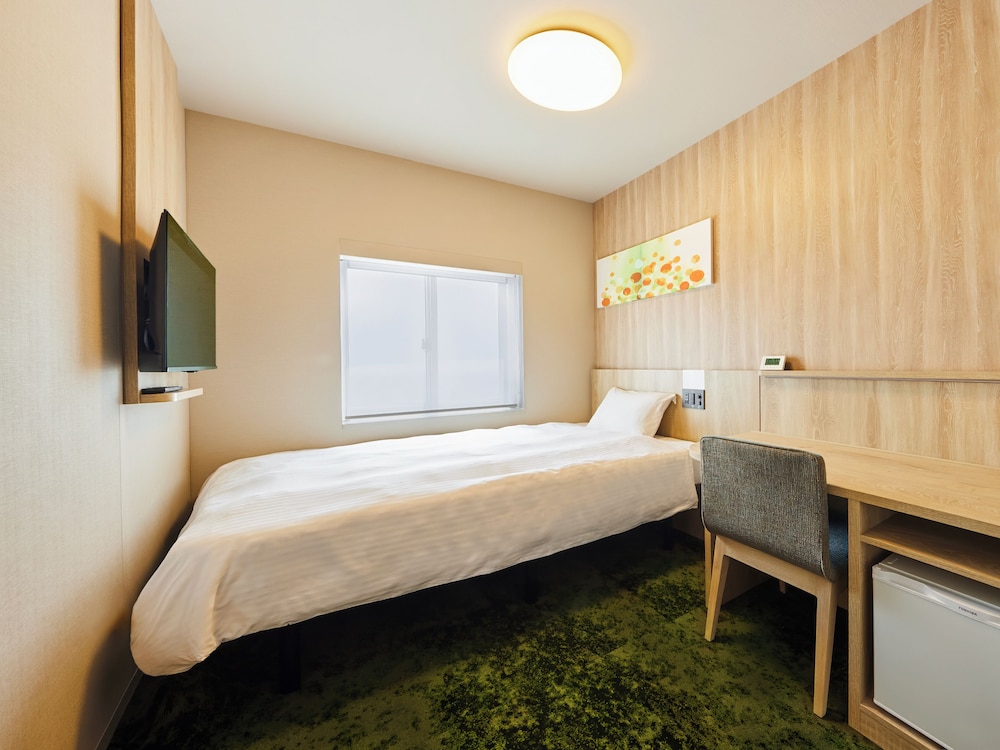 Renovated Top Floor Standard Single Room, Non Smoking (VOD & Check-in from 2 PM) photo 1