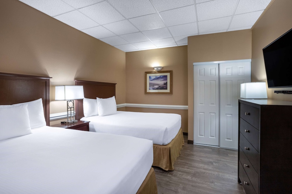 Suite, 2 Double Beds, Non Smoking photo 2