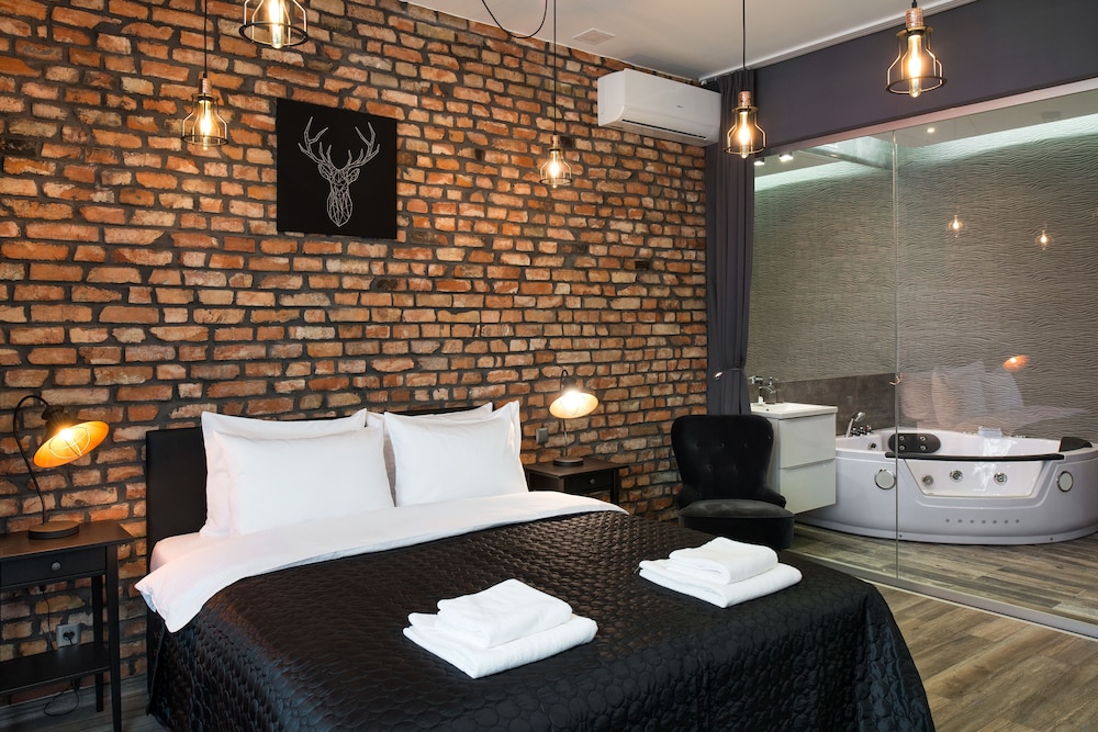 Deluxe Double Room, 1 Queen Bed, Hot Tub photo 2