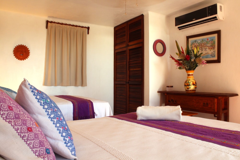 Room, 2 Queen Beds, Partial Sea View