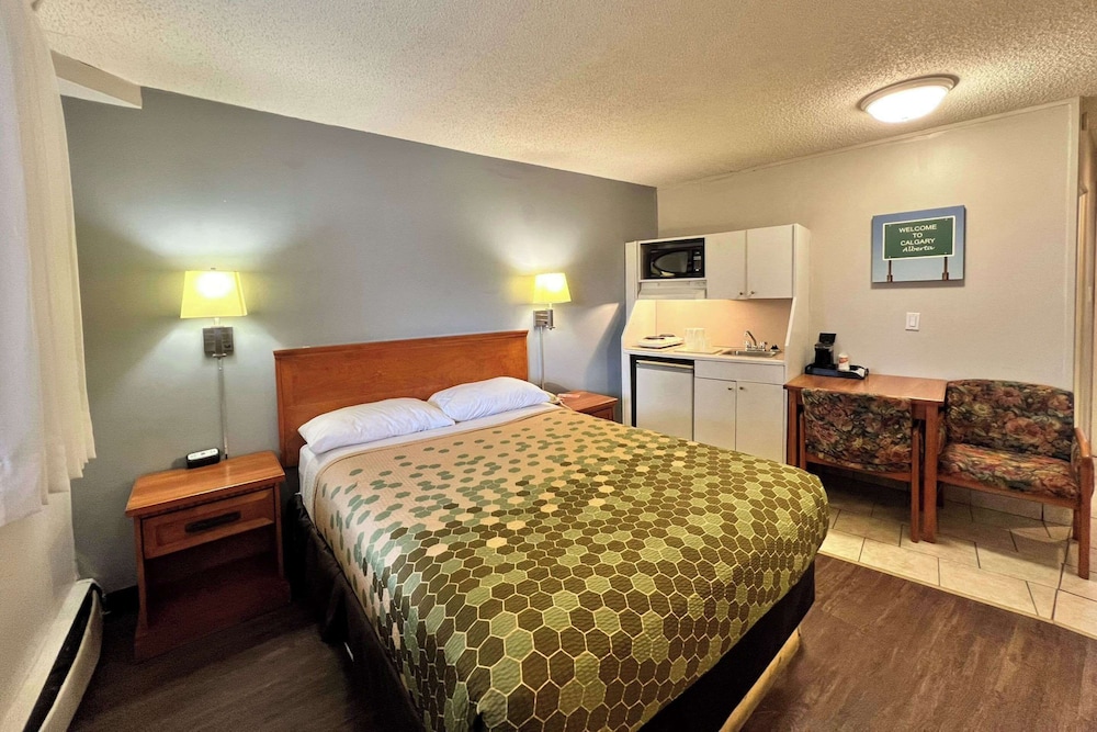 Efficiency, 1 Queen Bed, Non Smoking - Photo 9