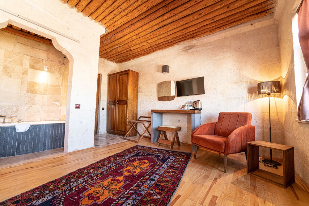 Panoramic Suite, Bathtub, Valley View - Photo 2