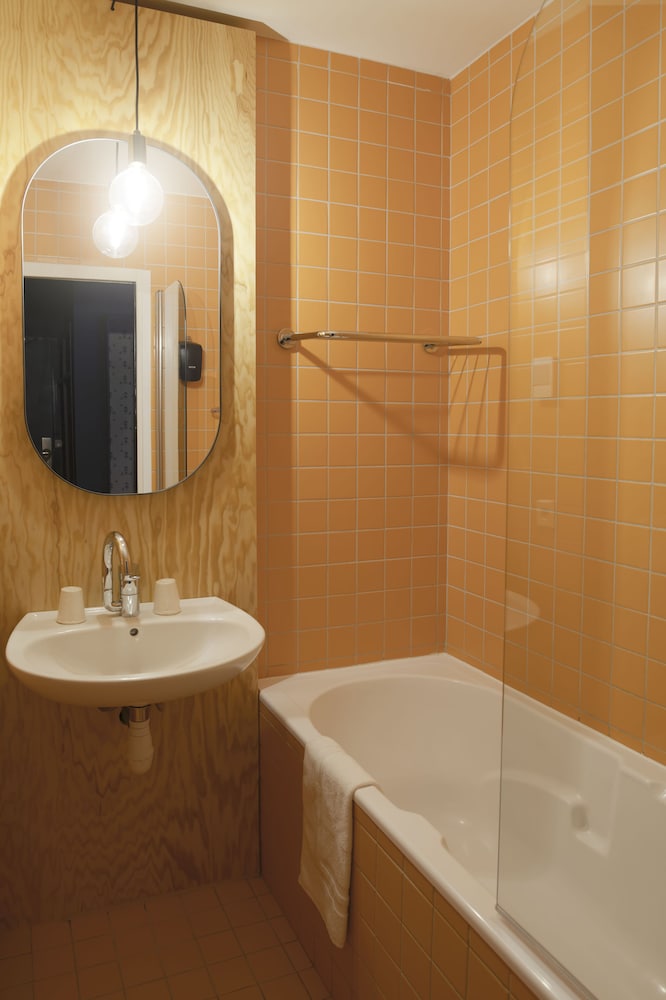 Room - Photo 6
