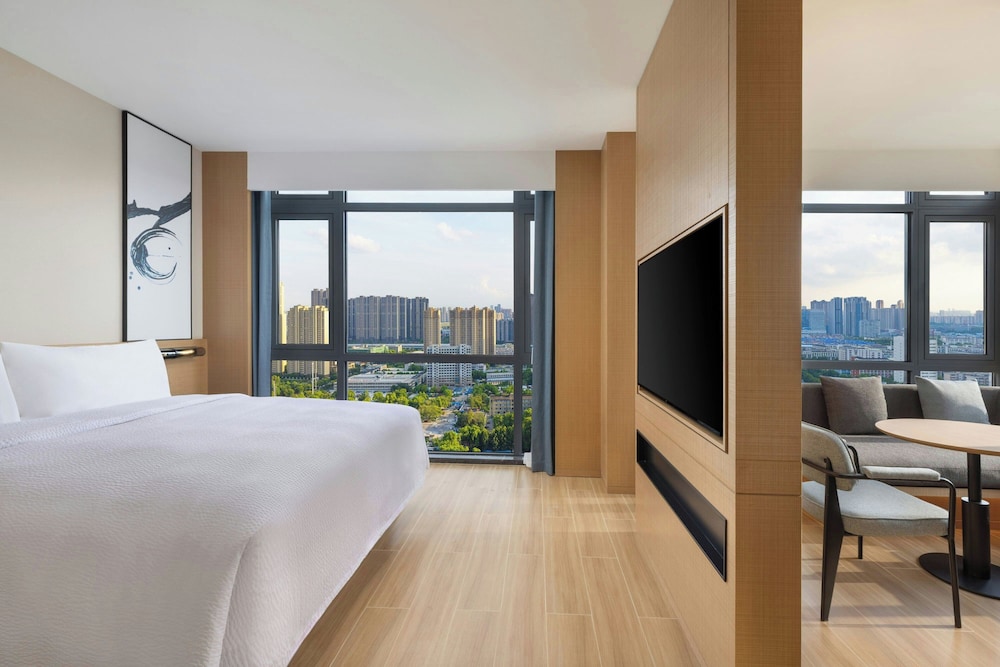 Exclusive Room, 1 King Bed, City View