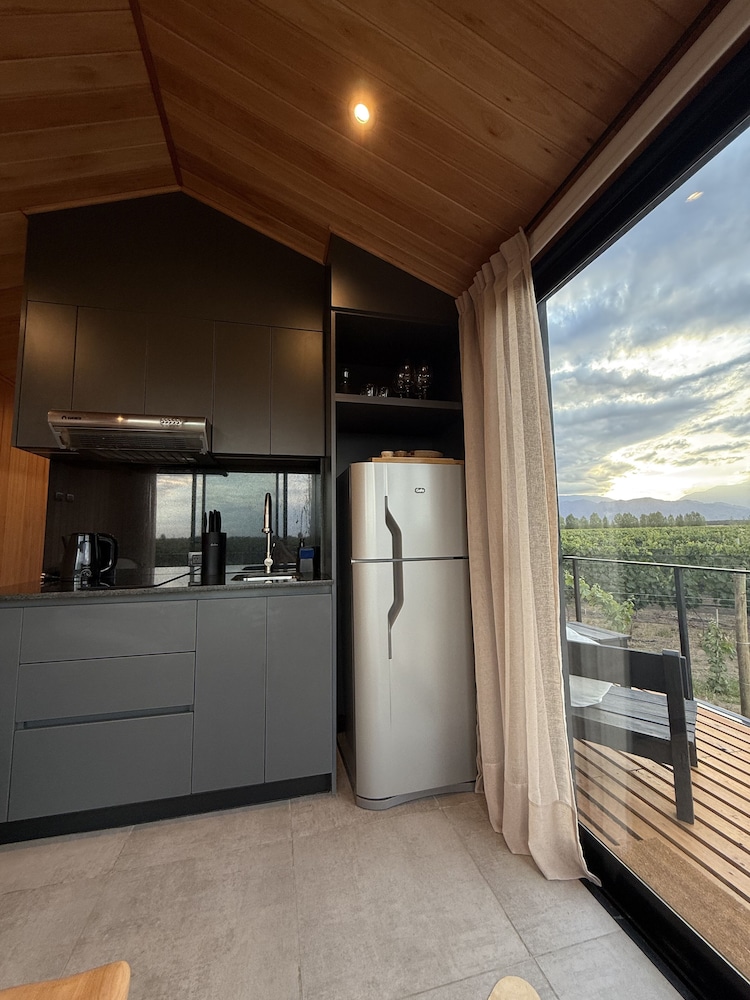 Superior Cabin, Vineyard View photo 2