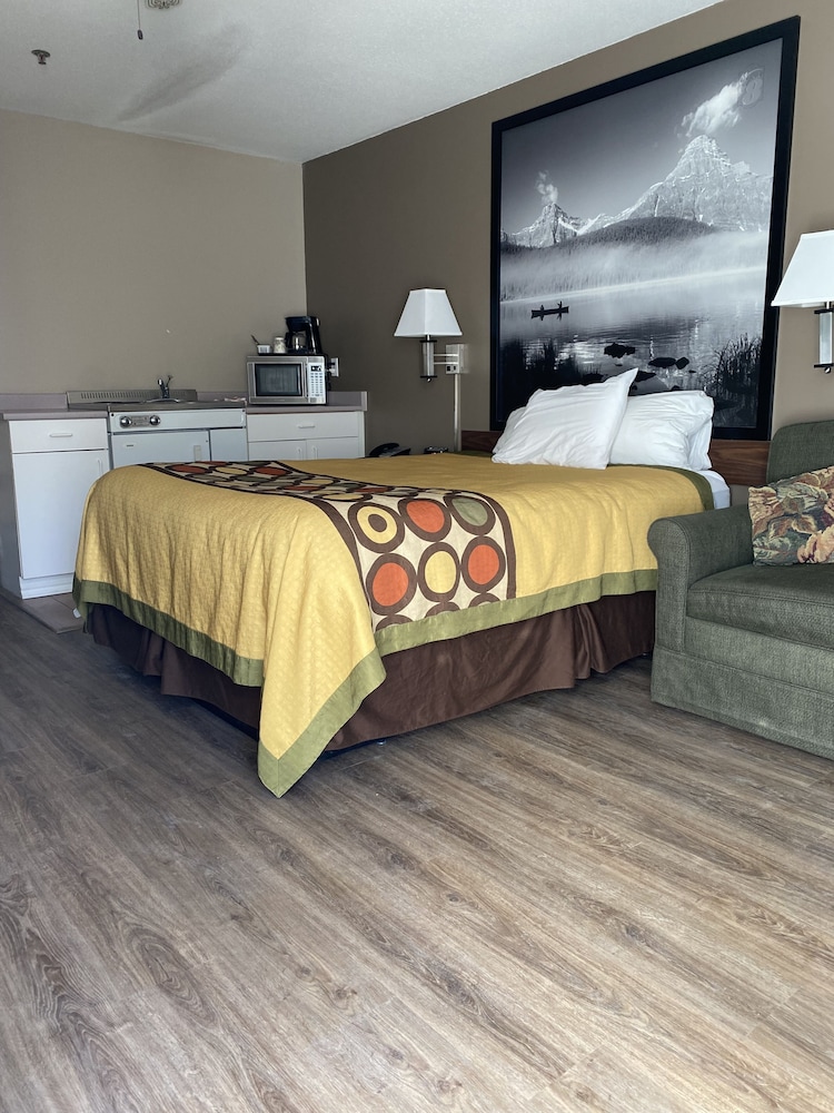 1 Queen bed, Non Smoking, Kitchenette