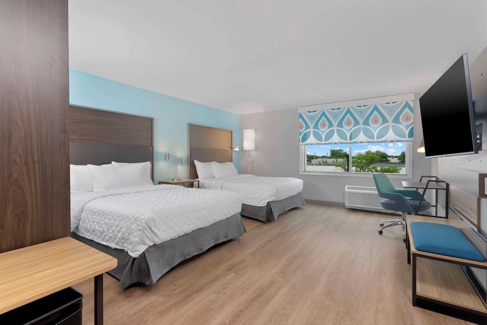 Room, 2 Queen Beds, Accessible, Bathtub photo 2