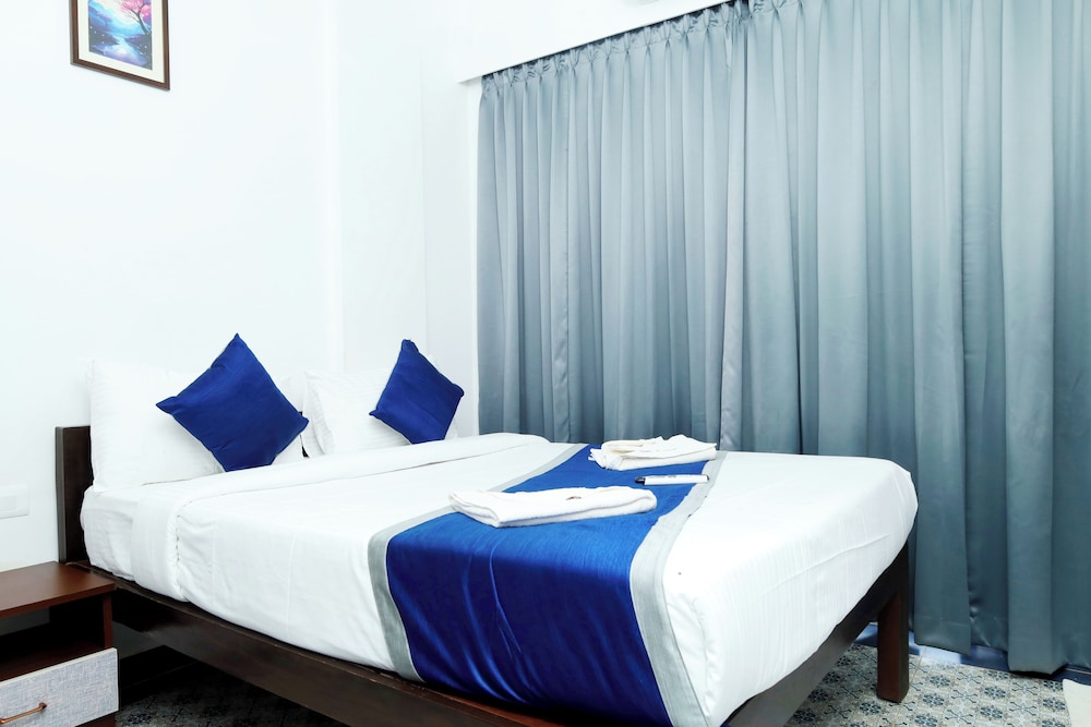 Deluxe Room, 1 Queen Bed, City View