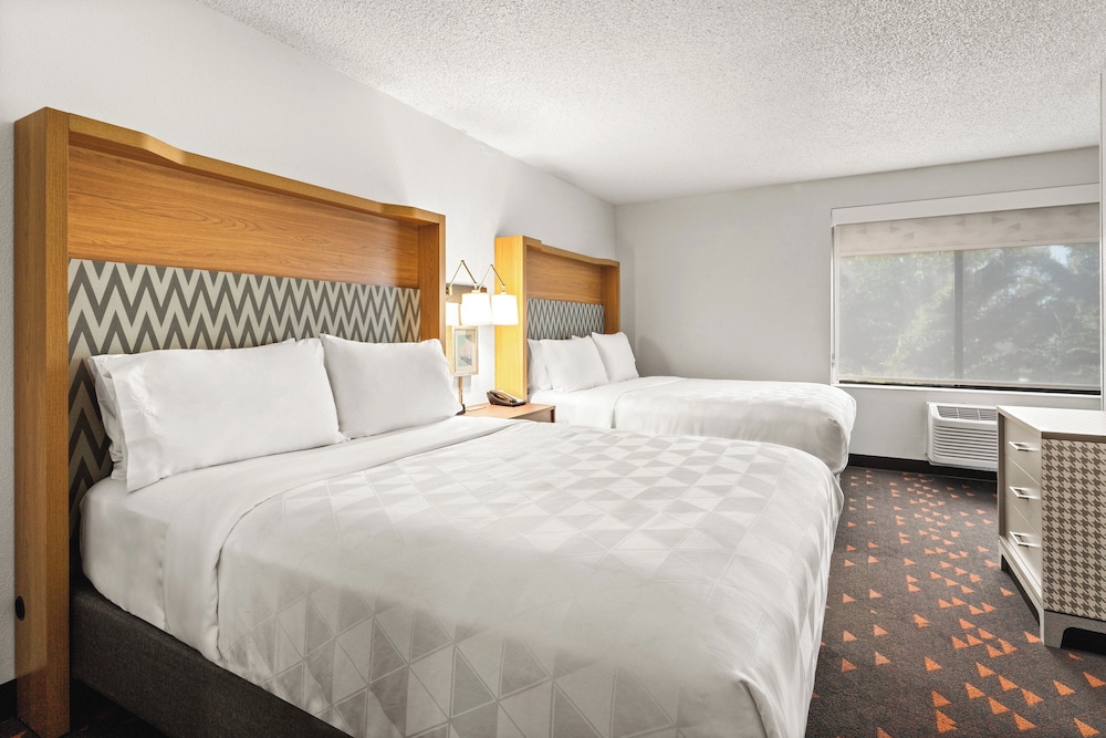 Suite, Multiple Beds - Photo 3