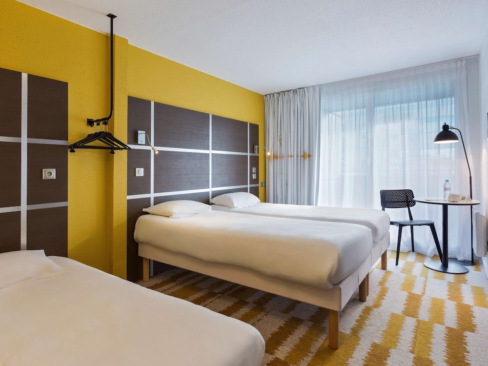 Standard Room, 3 Twin Beds - Photo 3
