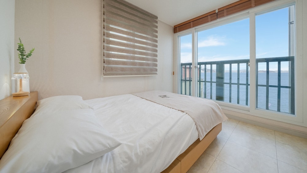Basic Room, 1 Bedroom (white 302) - Photo 5