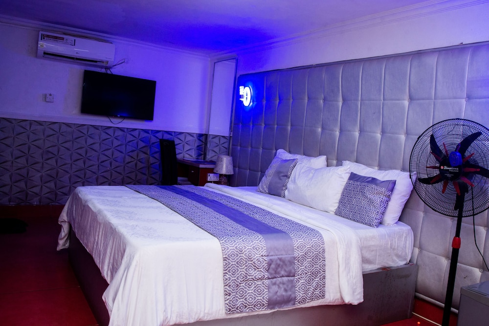 Executive Room - Photo 10