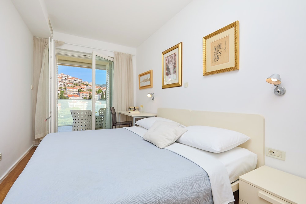 Apartment (3 Bedrooms)
