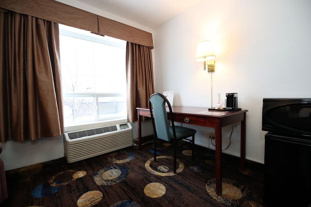 Standard Room, 1 Queen Bed photo 2