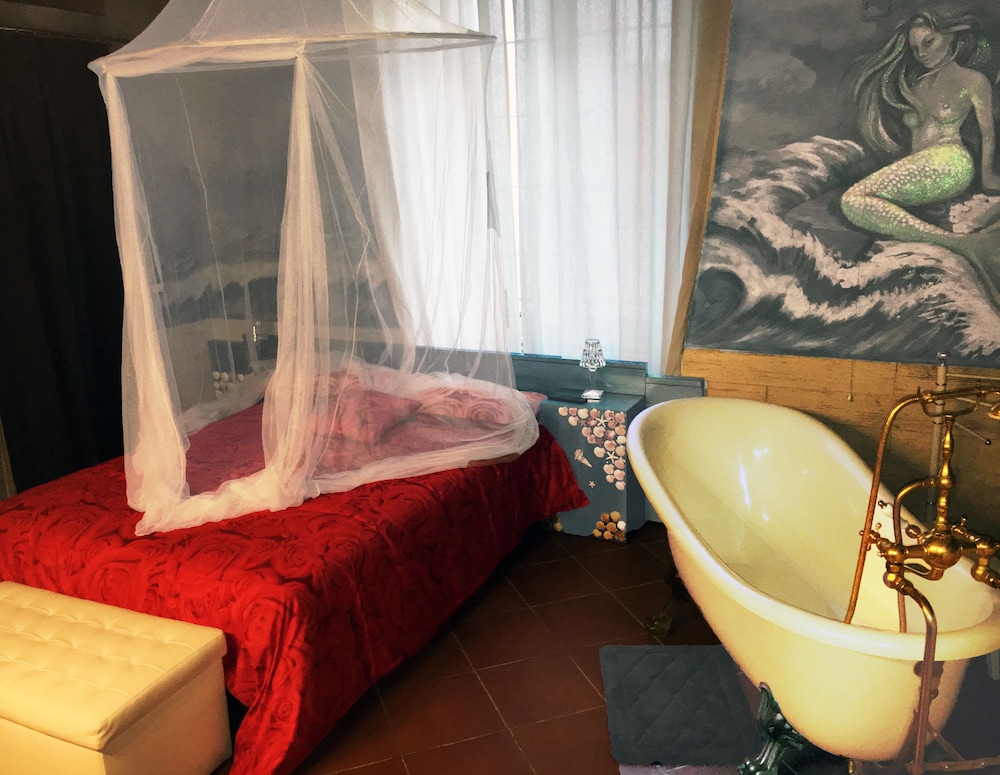Deluxe Double Room, Bathtub photo 3