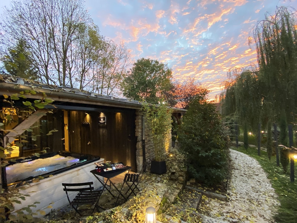 Romantic Double Room, Hot Tub photo 3