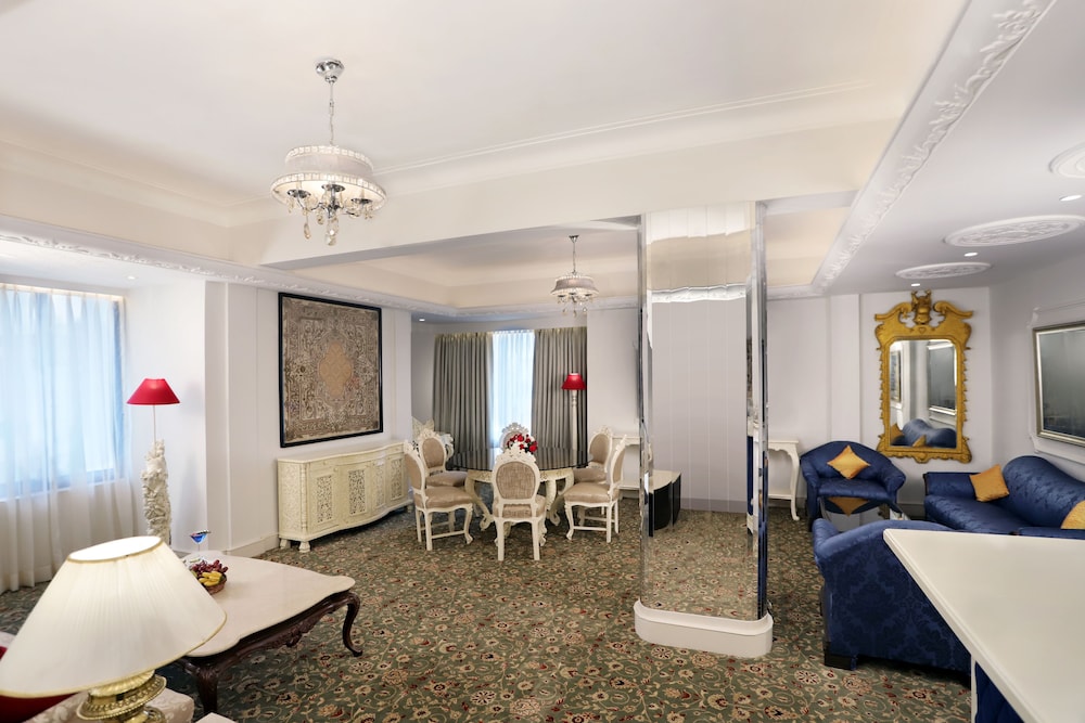 Luxury Suite - Photo 1
