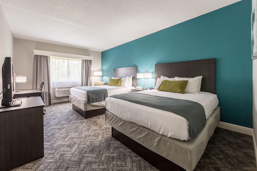 Standard Suite, 2 Queen Beds, Non Smoking, Refrigerator & Microwave (Shower Only;with Sofabed) - Photo 5