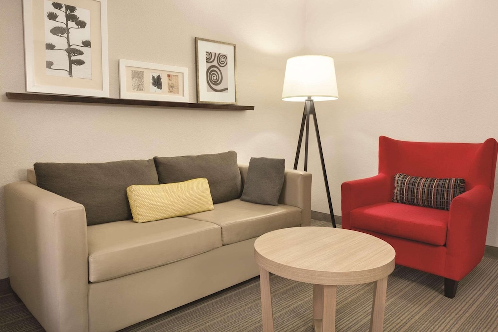Suite, Multiple Beds, Non Smoking - Photo 4