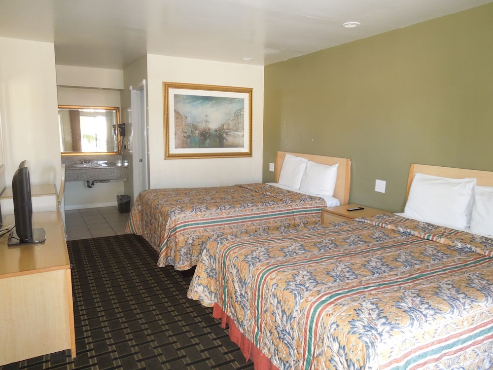 Standard Room, 2 Queen Beds, Non Smoking photo 1