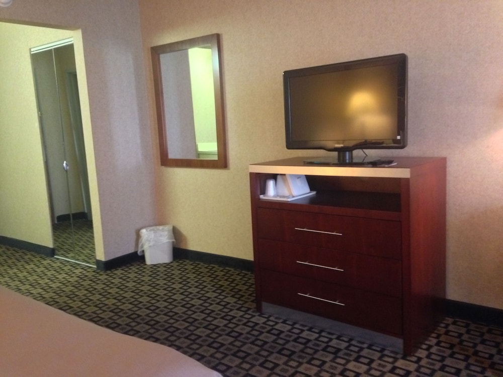 Standard Room, 1 King Bed - Photo 3