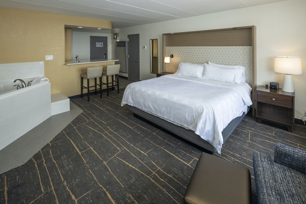 Standard Room, 1 King Bed (Beach Access) photo 1