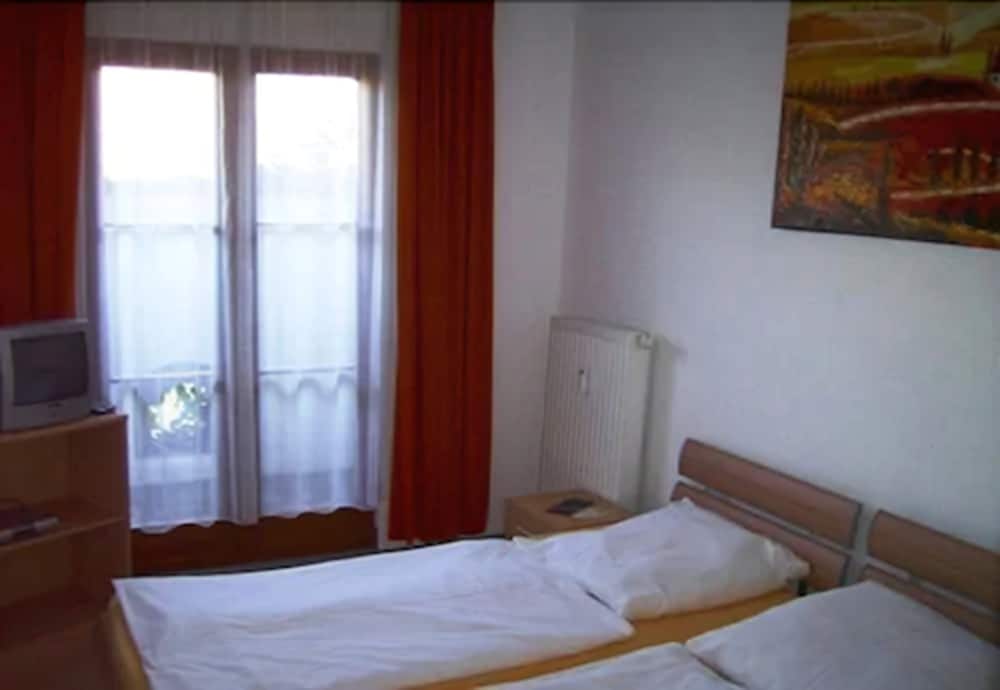 Basic Quadruple Room, 2 Bedrooms photo 1