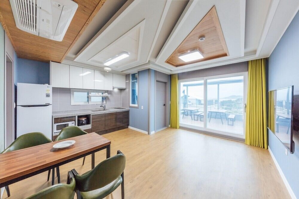Room (heart 102) photo 3