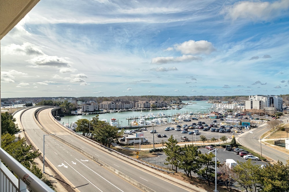 Deluxe Suite, 1 Bedroom, Marina View - Photo 1