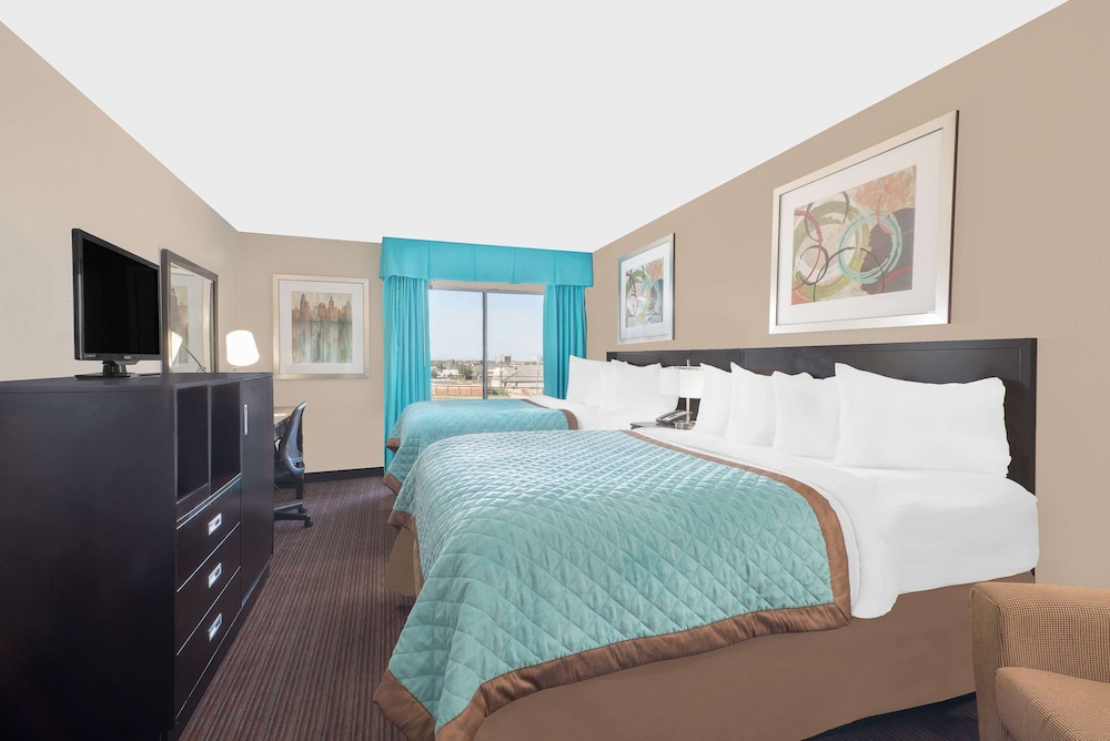 Executive Room, 2 Queen Beds, Non Smoking - Photo 3