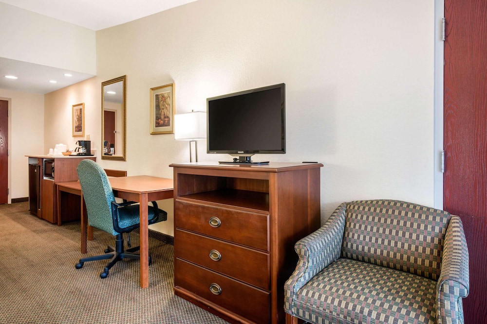 Standard Room, 2 Double Beds, Non Smoking - Photo 4