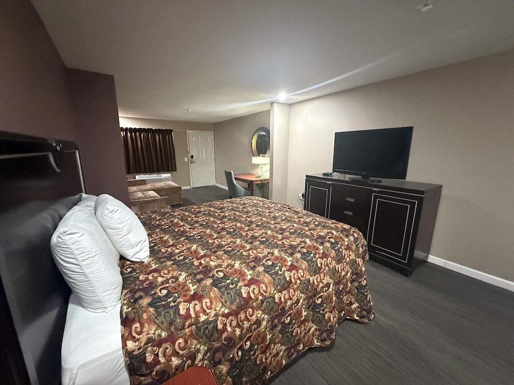 Standard Suite, 1 King Bed with Sofa bed, Non Smoking
