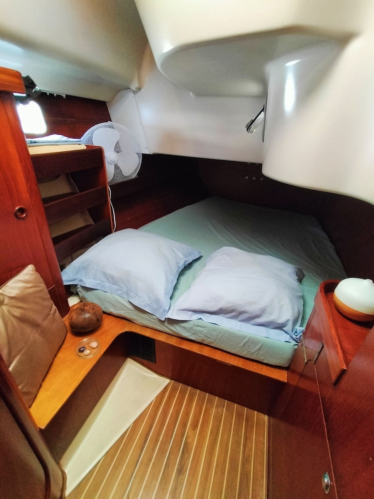 Comfort Double Room, 1 Bedroom, Shared Bathroom, Marina View photo 2