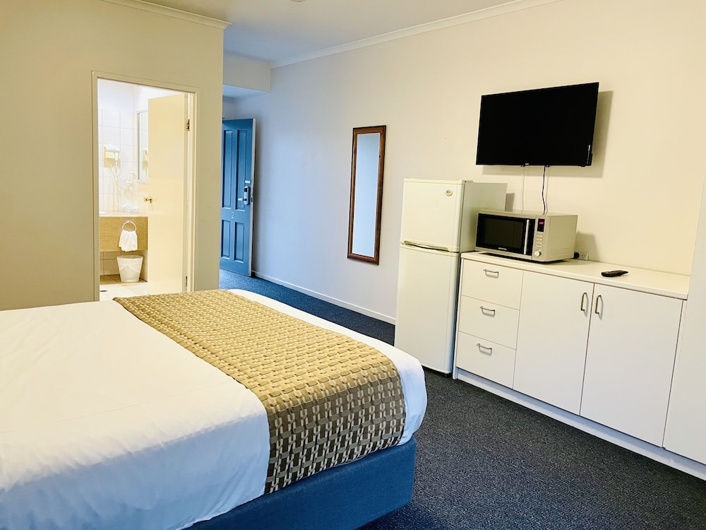 Standard Room, 1 Queen Bed, Non Smoking - Photo 1