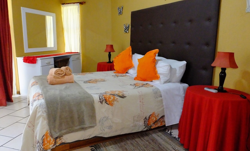 Family Suite, 1 Bedroom, 2 Bathrooms (Self Catering) photo 1