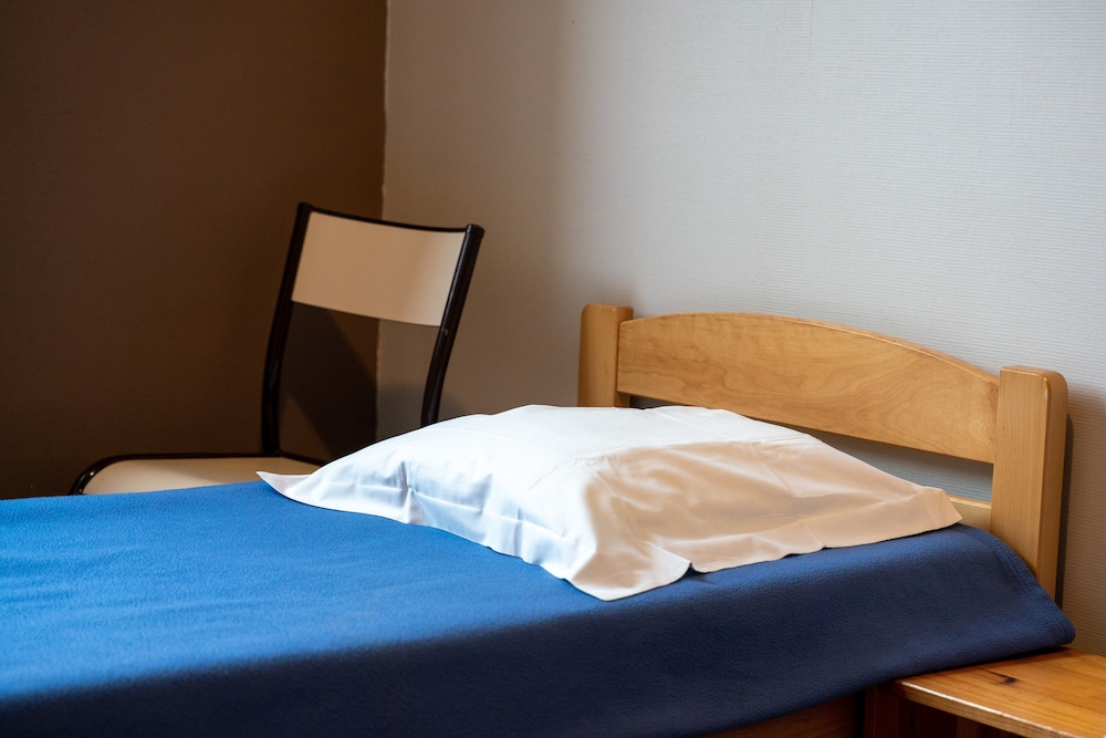 Economy Twin Room photo 2