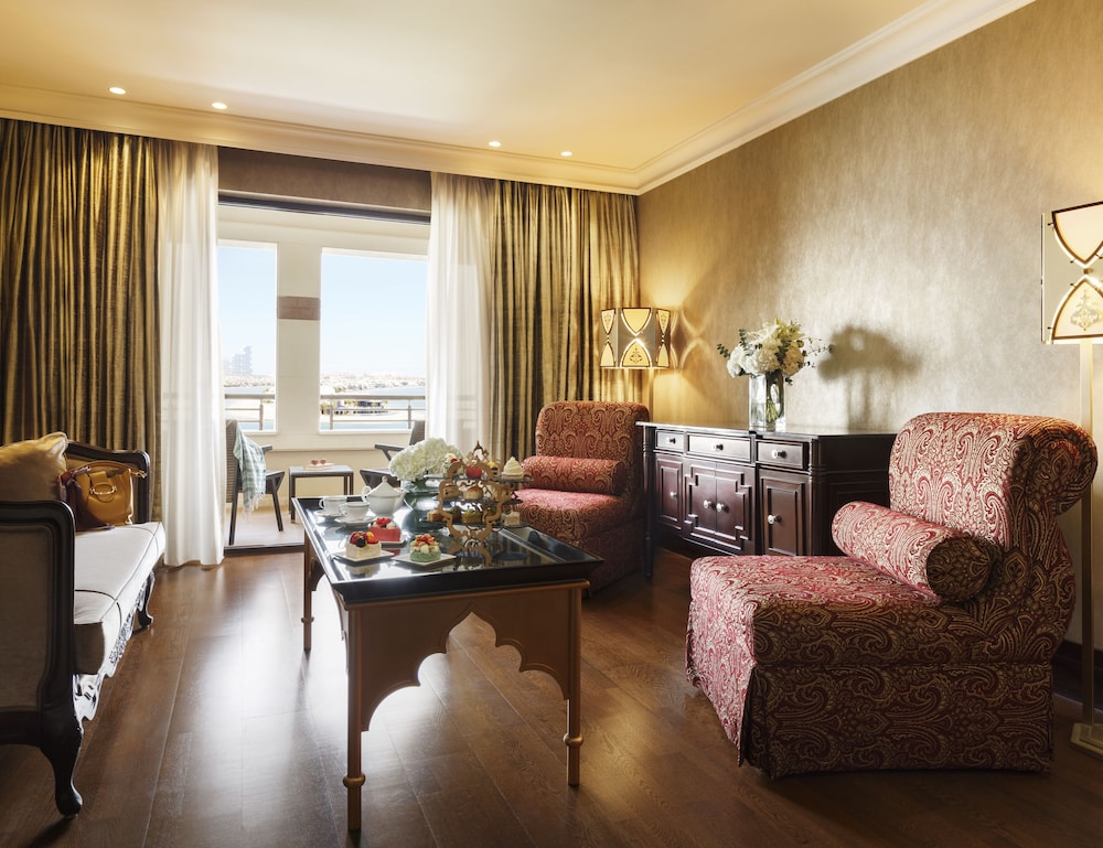Imperial One Bedroom Suite King, Club Lounge access/benefits, afternoon tea, luxury spa facilities thumbnail 5