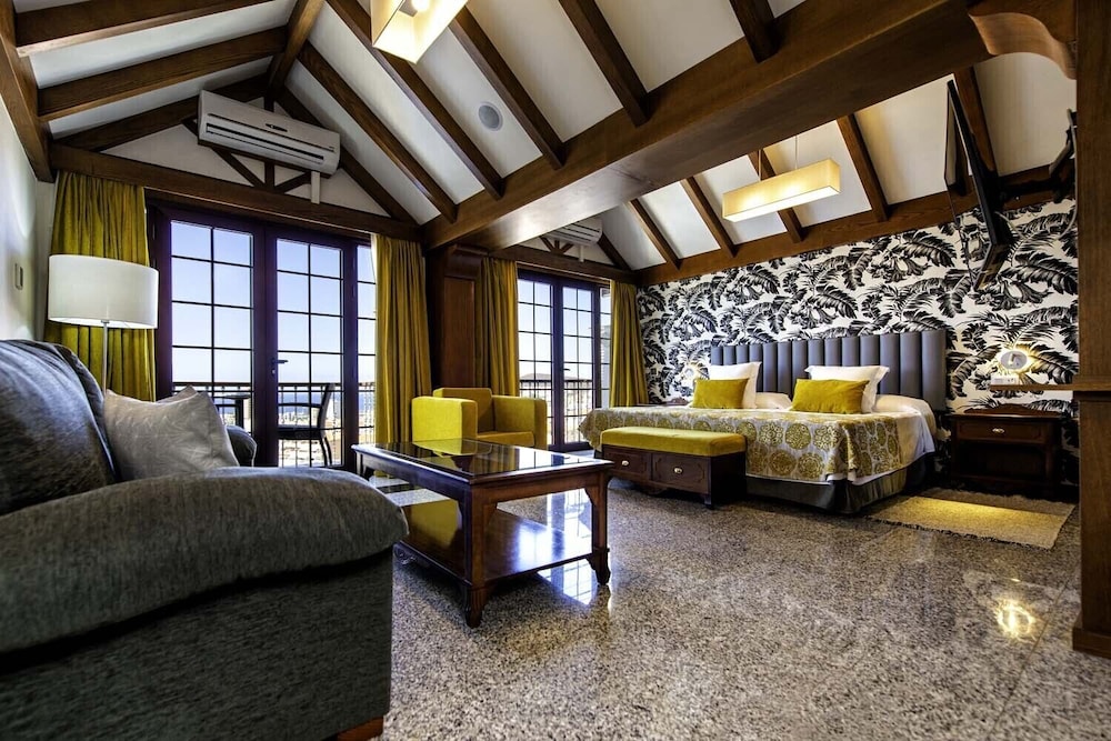 Suite, Sea View