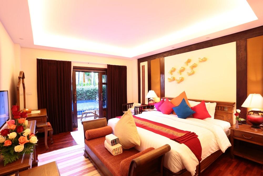 Deluxe Double Room, Pool Access photo 2