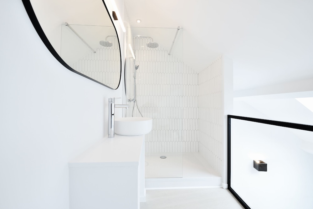 Duplex, Private Bathroom (4) - Photo 5
