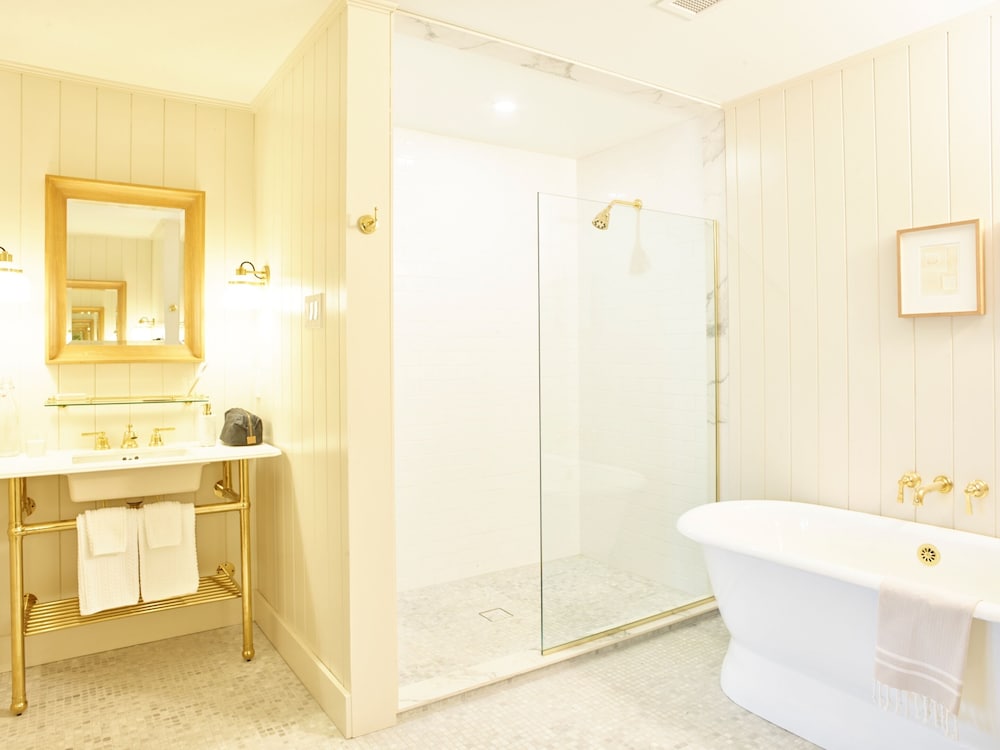 Suite (Bridal)