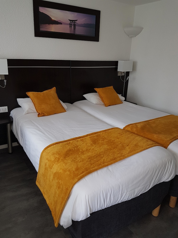 Standard Room, 2 Twin Beds - Photo 4